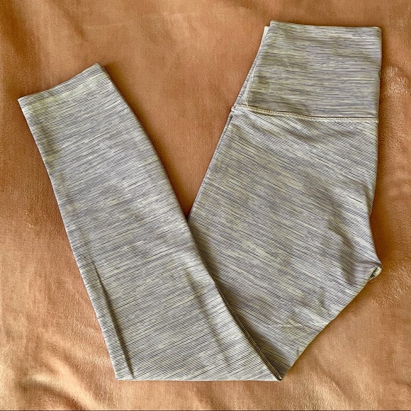 Lululemon Wunder Under HR *like new* - Picture 6 of 7